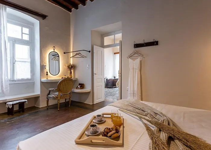 The Locals * Kato Potamia (Naxos)