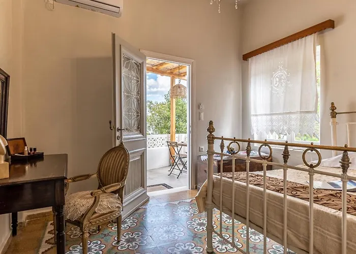 The Locals Kato Potamia (Naxos)